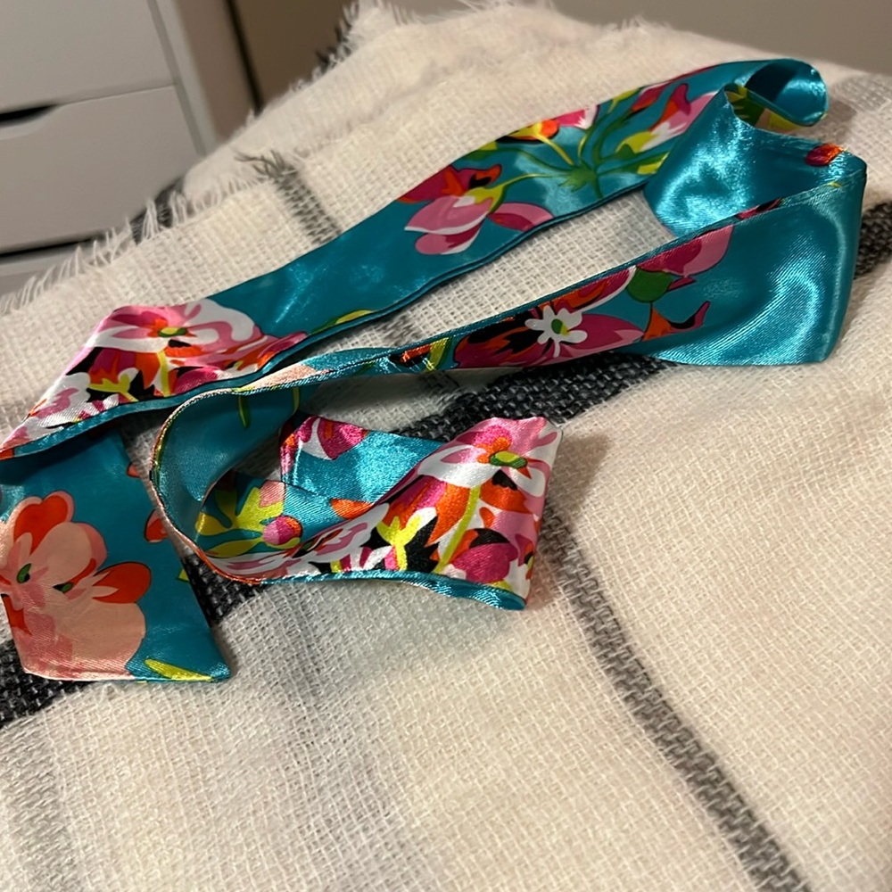 TWILLY. Uses for Bags, handles, and Hair! NWOT. 33”